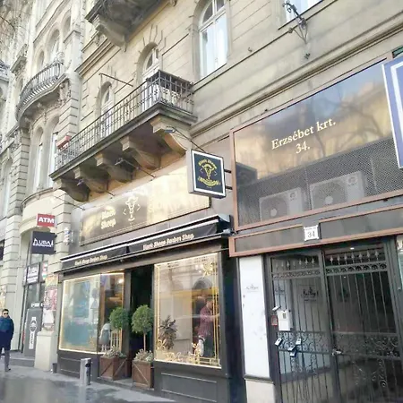 E34 * Budapesta